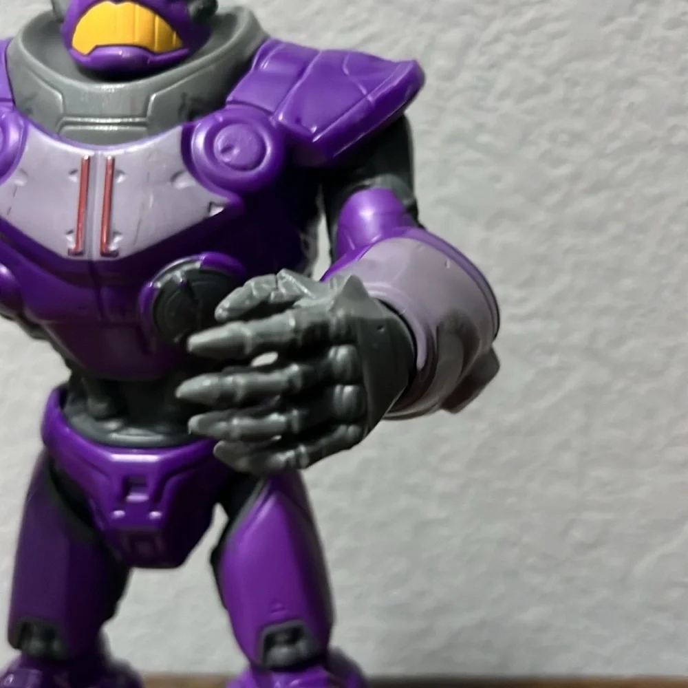 Zorg action figure from Toy story/ Does not include shooting balls from hand - Picture 4 of 13